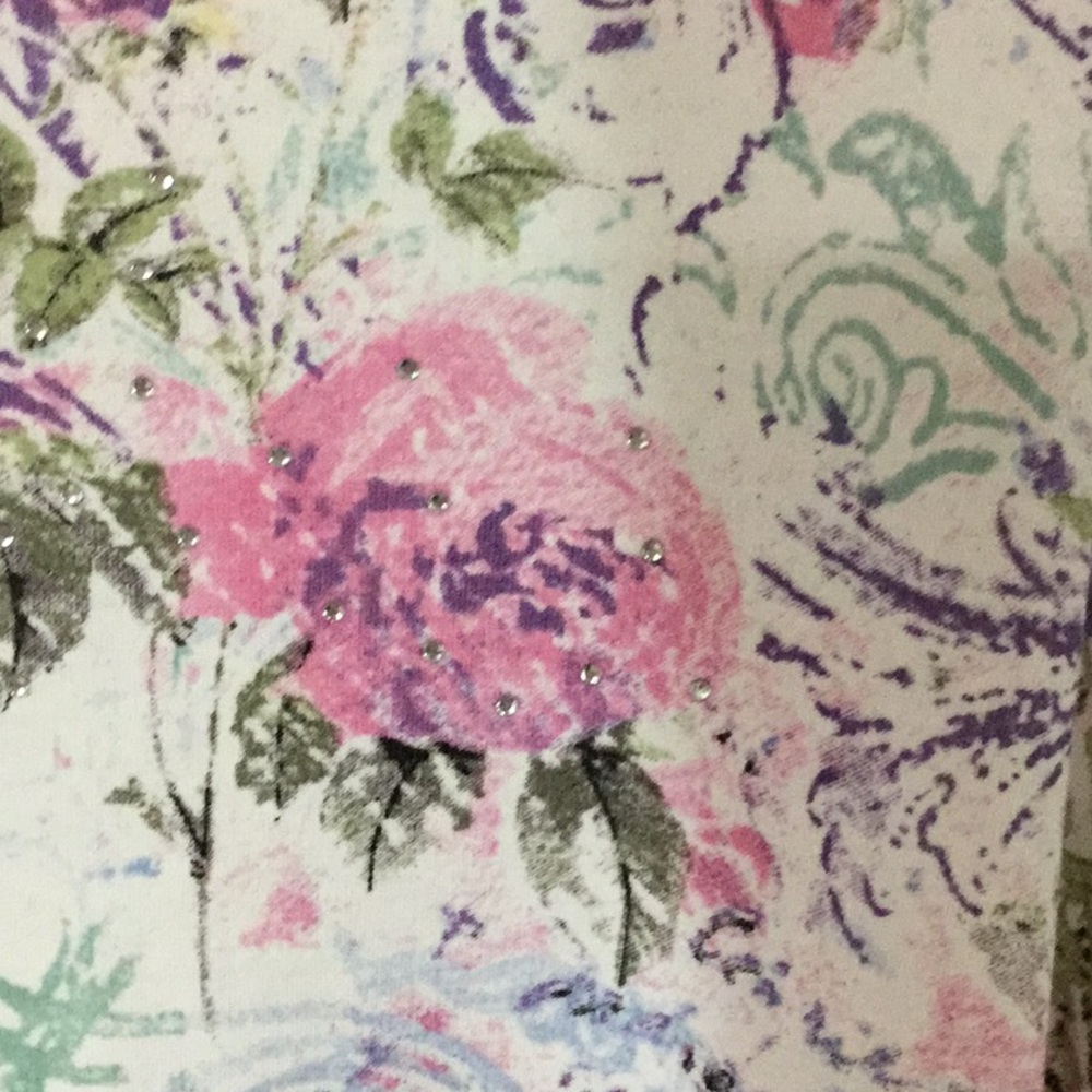 Alison Daley colorful t-shirt - Picture 2 of 5